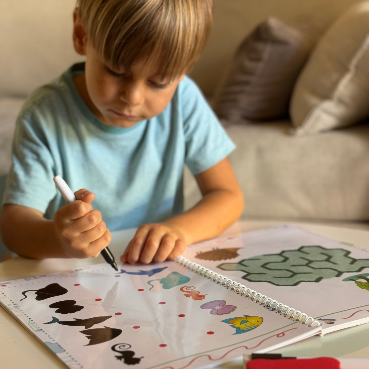 Curious Child 2 – Írj és törölj füzet az írás tanulásához, többször használható (64 oldal, 2–5 év)