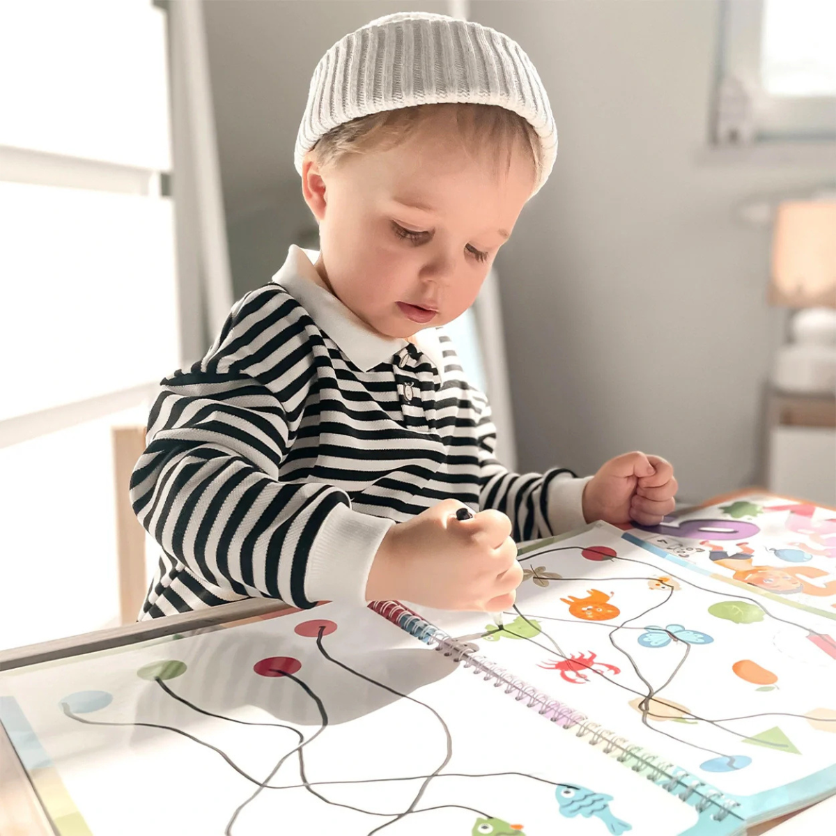Curious Child Colours – Írj és törölj munkafüzet az írás tanulásához, többször használható (64 oldal, 2–5 éveseknek)