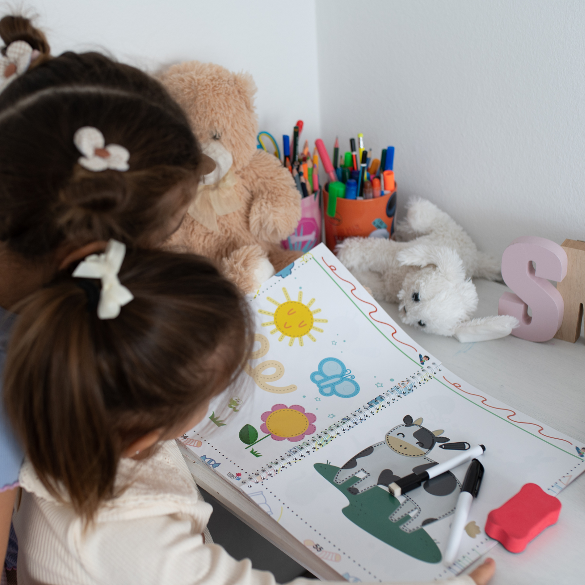 Curious Child 2 – Írj és törölj füzet az írás tanulásához, többször használható (64 oldal, 2–5 év)