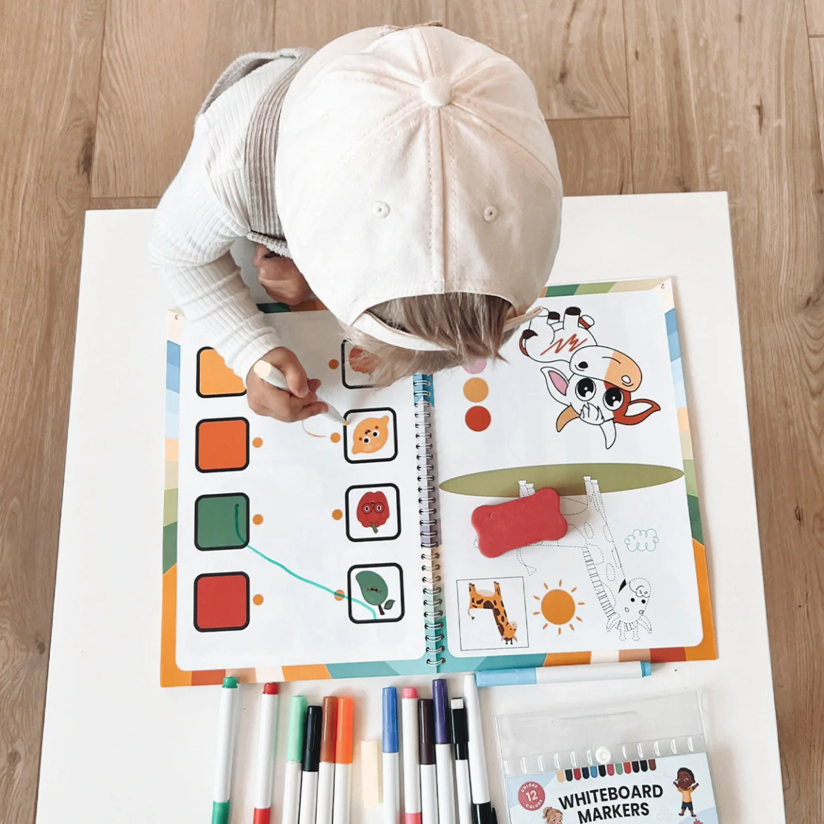 Curious Child Colours – Írj és törölj munkafüzet az írás tanulásához, többször használható (64 oldal, 2–5 éveseknek)