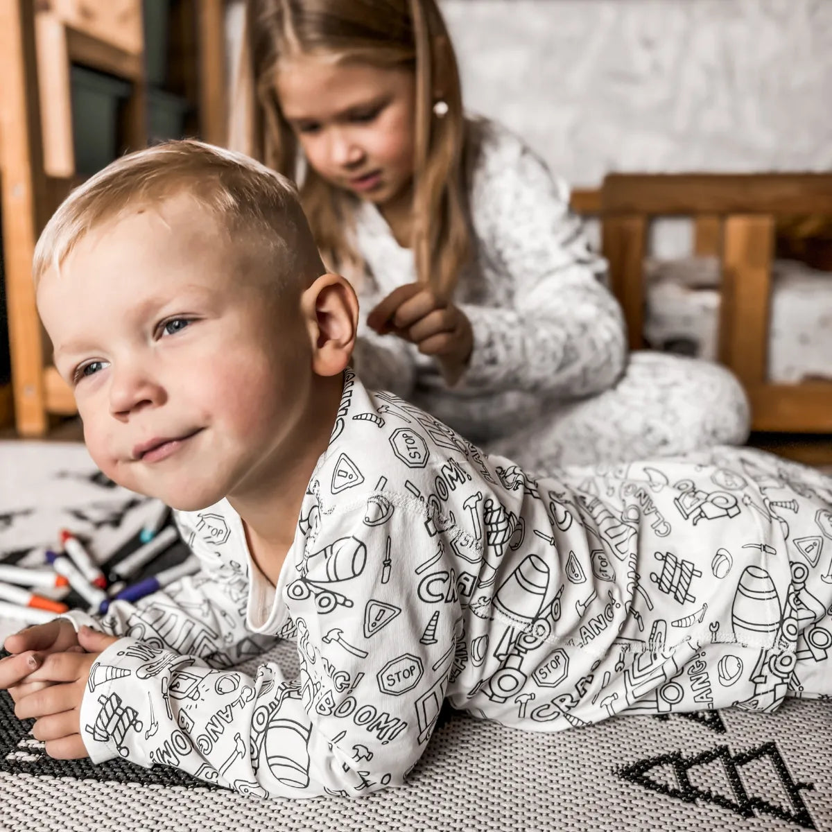 2 részes színezhető pizsama gyerekeknek | Teherautók és markolók (4–8 év)