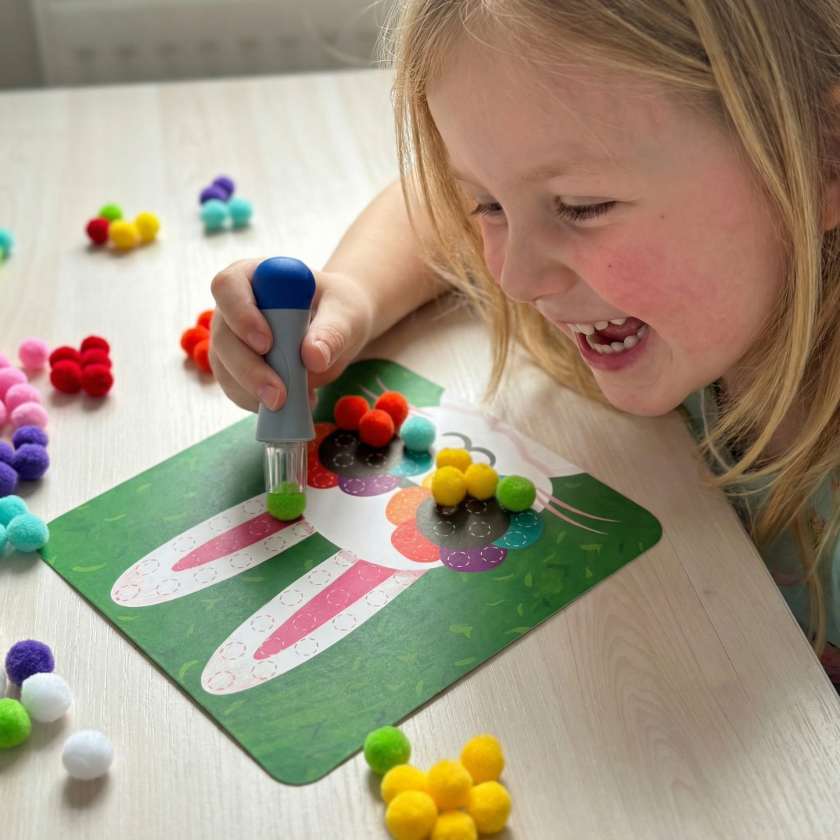 TOPSELLER CSOMAG: Magic Water Squishies & Pom Pom Kit