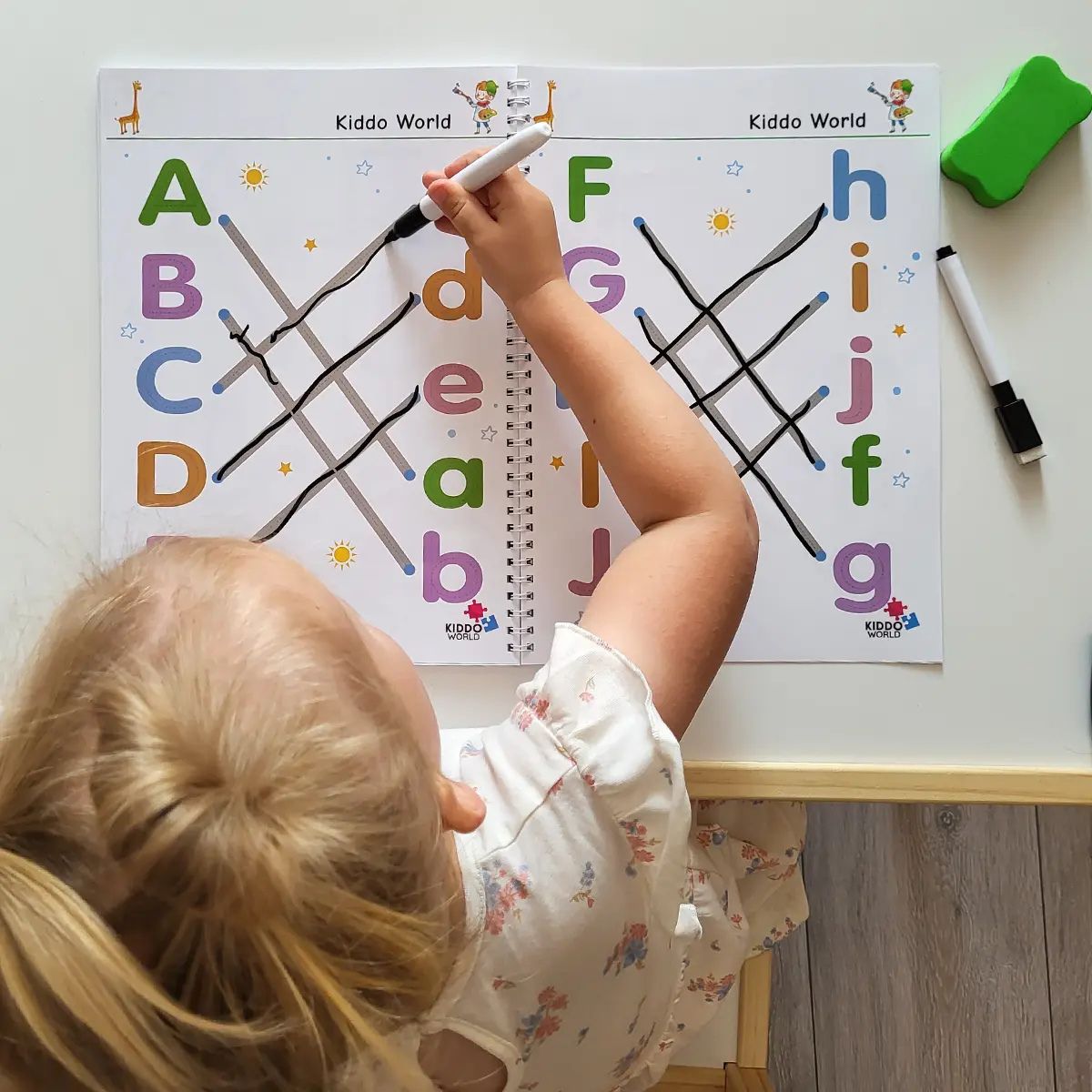 Curious Child | Letörölhető foglalkoztató füzet az írás és a logika fejlesztéséhez (64 oldal, 3+ év)