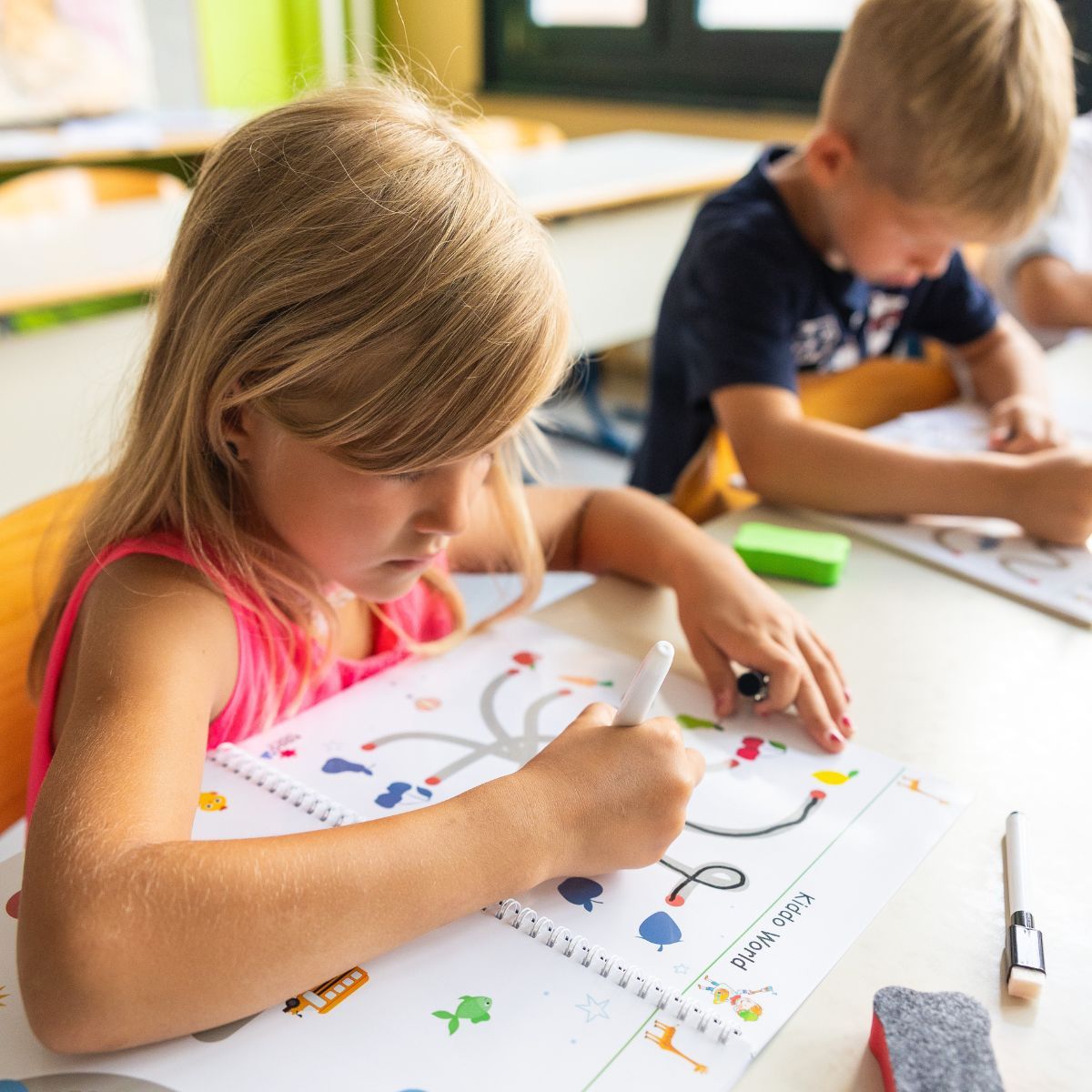 Curious Child | Letörölhető foglalkoztató füzet az írás és a logika fejlesztéséhez (64 oldal, 3+ év)