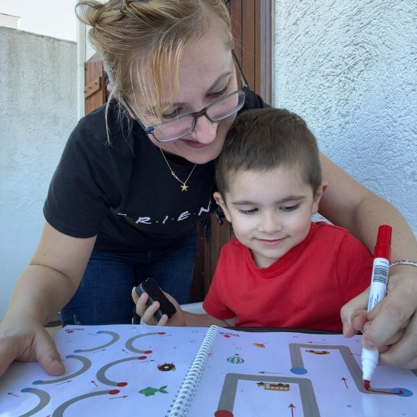 Curious Child: Montessori gyakorlófüzet vonalak, számok és minták követéséhez (3+ év)