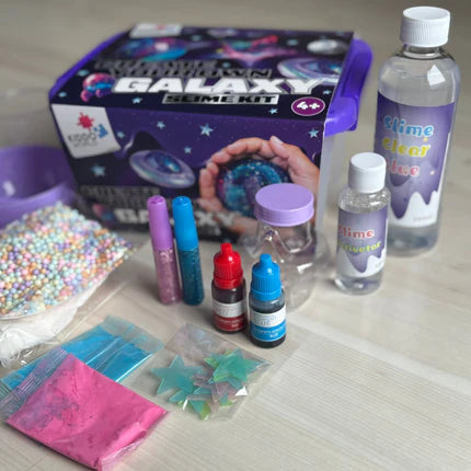 Galaxy Slime – készíts csillogó űr slime-ot, amely világít a sötétben! (4+ év)