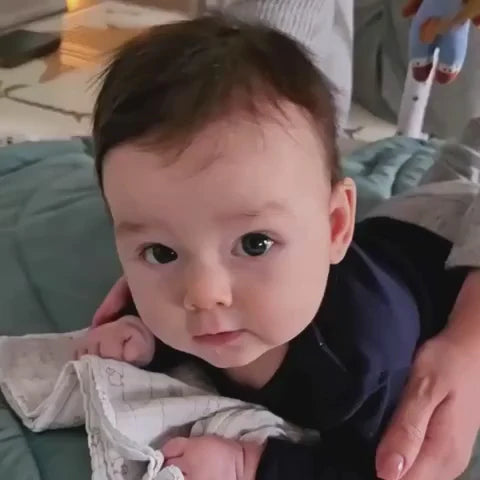 Szenzoros játszószőnyeg tükörrel tummy time-hoz – támogatja a baba fejlődését az első napoktól! (0+ hónap)